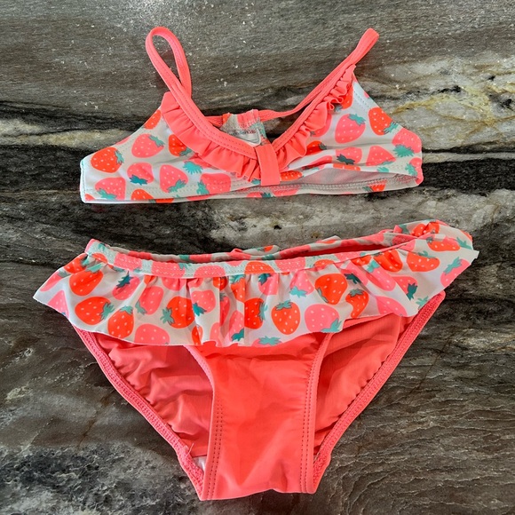 Adorable Girls Strawberry Swimsuit- 2piece Bikini- Size 4T - Picture 1 of 4